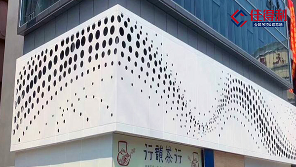 關(guān)于氟碳與聚酯鋁單板的對比和各自特點(diǎn)