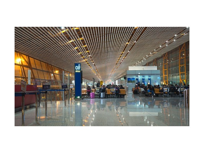 廣東國際機(jī)場候機(jī)大廳使用佳得利提供的鋁方通天花